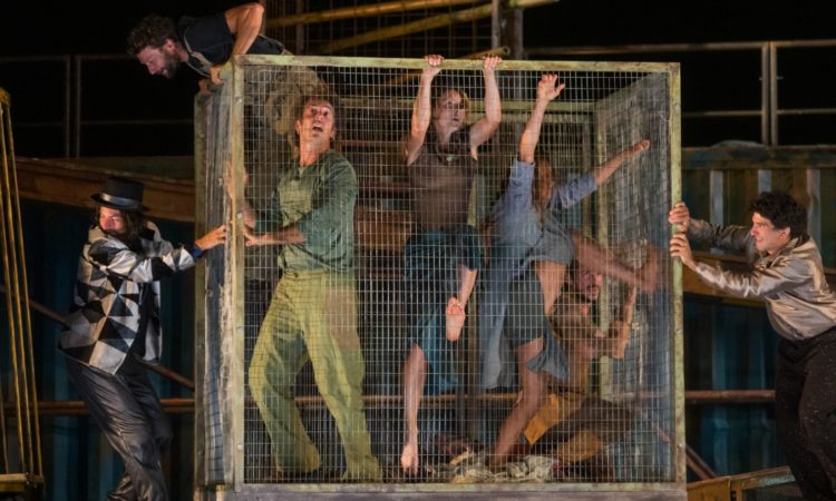 Η τέχνη μας δείχνει τη σύνδεση μεταξύ κλιματικής αλλαγής και μετανάστευσης